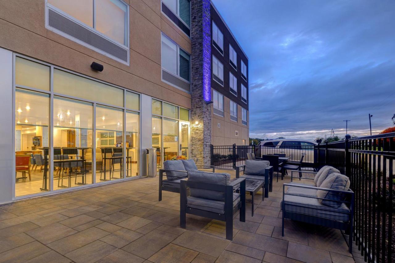 Holiday Inn Express & Suites - Brighton, An Ihg Hotel Extérieur photo